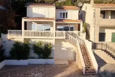 For sale semi-detached house on the beach in Uteha