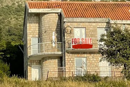 Na prodaju dvospratna vila sa velikim placem u Blizikuceu