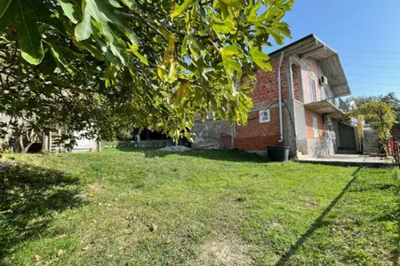 Half of a 95m2 house with sea view in Sutomore