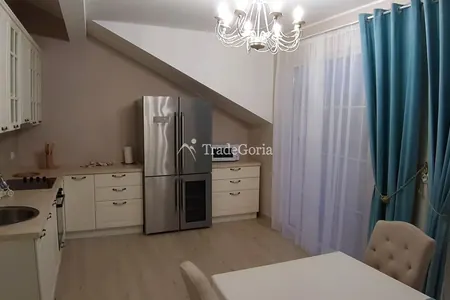 Herceg Novi. Warme 3. Wohnung in einem neuen Gebäude.