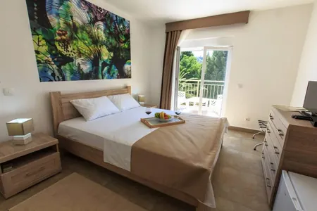 Hotel na prodaju pored mora u Sutomoru