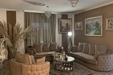 Haus zum Verkauf in Podgorica mit 3 Schlafzimmern. 1000m2.
