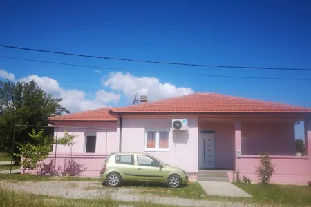 Haus zum Verkauf 150m2 10 Minuten von Podgorica entfernt!