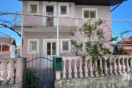 House for sale in Tivat with 3 floors