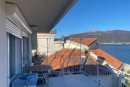 Fully Renovated House 50m from Sea, Panoramic Bay Views, Krašići