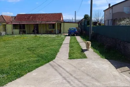 Kuca na prodaju sa letnjom kuhinjom u Donjim Kokotima, Podgorica.