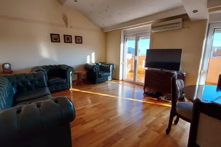 Prodaje se kuća sa stanovima u Petrovcu