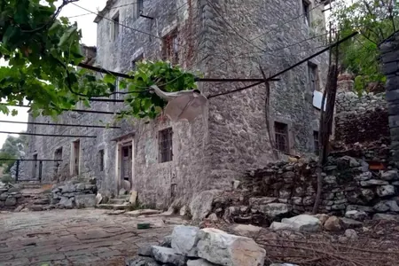 Haus in Gornji Stoliv mit Blick auf die Bucht von Kotor