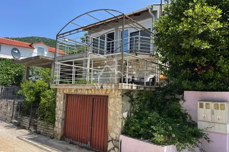 House in Lepetane with 4 apartments