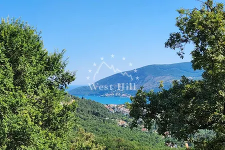 House in Ratisevina with a sea view