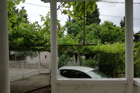 Дом в Сутоморе, 800 м от моря.