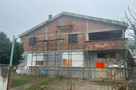 House of 400 m2 on a plot of 3000 m2, Podgorica. Daibabe