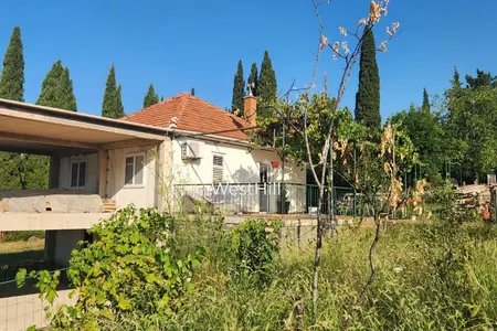Sale house with a large plot in Mojdež, Herceg Novi - object 8181