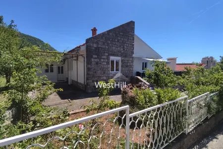 Petrovac House with 7 Apartments, 500m from Sea, 842m² Plot