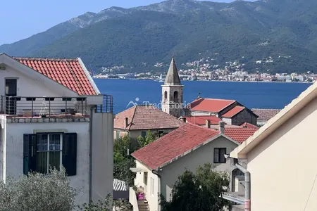 Apartment with 2 bedrooms and sea views in Donja Lastva