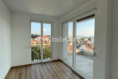 One-bedroom apartment with parking in a club house in Tivat - 163,400 euros