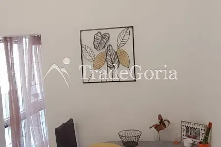 Легальная квартира с 2 спальнями в Сутоморе, 53 м2 на пятом этаже многоквартирного дома, без лифта.