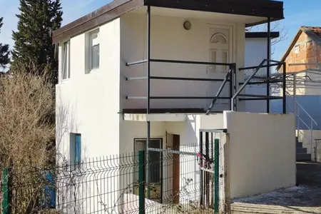 Langzeitmiete: Kleines Haus mit Meerblick in Bar (Shushan)