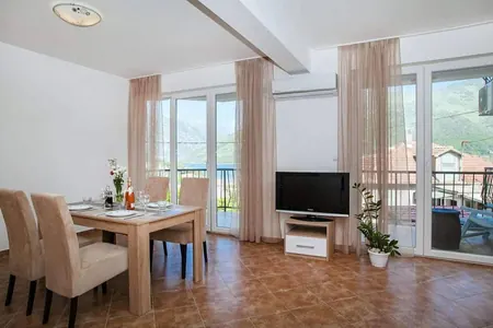 Luxury apartment with sea view in Kamenari