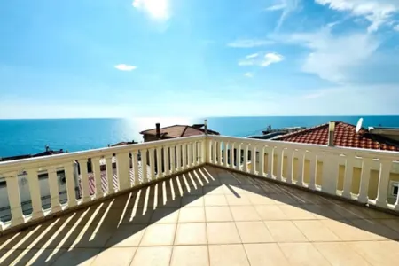 Роскошный дом с видом на море в Добра-Воде