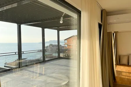 Raskosni penthaus sa pogledom na more i Sveti Stefan ostrvo
