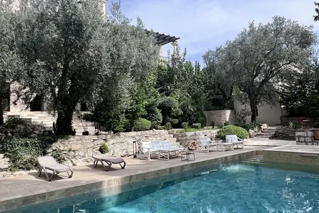 Luxury villa with 5 bedrooms and a swimming pool in Rezevici