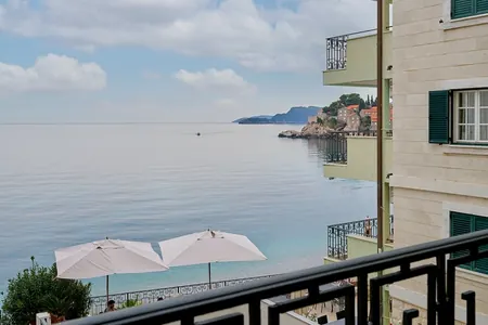 Magnificent 3 Bedroom Apartment with Sea View, 95m2, Sveti Stefan