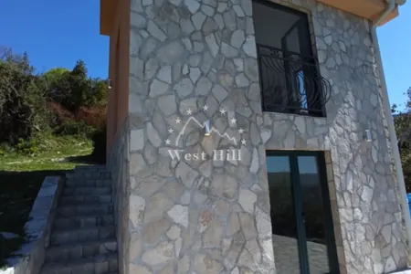 Mediterranean-Style House with Large Plot in Mrcevac, 3km from Sea