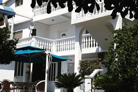 Mini-Hotel mit 6 Apartments in Bar Stadt 280m vom Meer entfernt