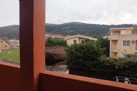 New 3-storey house of 300 m2