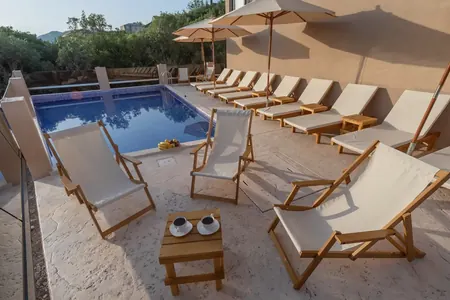 Novi 4* hotel na prodaju u Baru (Dobra Voda)
