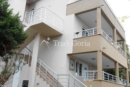 Novo 3-spratna kuća u Utehi, 50 metara od mora