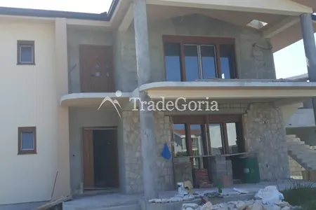 Neues Haus in Polie ohne Innenausbau