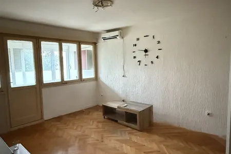 One-bedroom apartment on the high ground floor, Podgorica