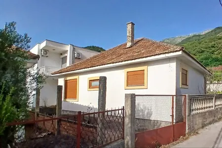 Jednospratna kuc'a na prodaju u Zaljevu, Bar.