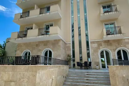 Operating hotel in Buljarica for sale!