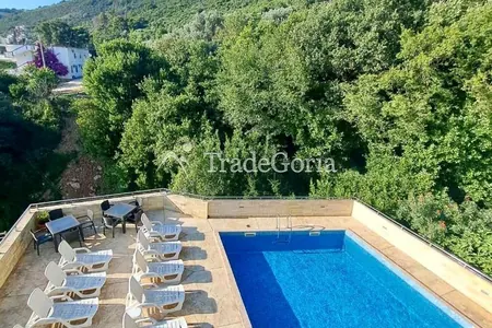 Hotel with restaurant and pool just 100 meters from the sea in Dobry Vody