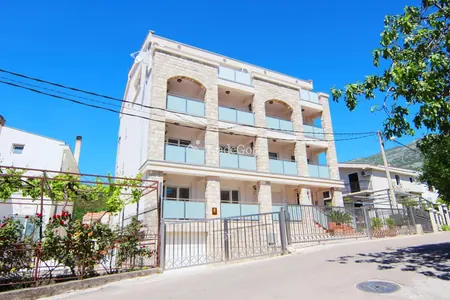 Hotel u Becicima sa 17 apartmana na prodaju