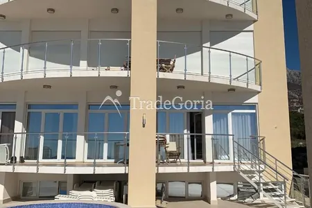 Предлагается к продаже большая квартира в новом жилом комплексе на первой линии в Добрых Водах