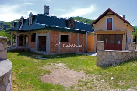 Two houses on one plot in Humci near Cetinje