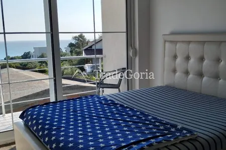 Vierstöckiges Haus zum Verkauf in Ulcinj in der Nähe des Meeres
