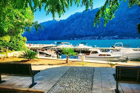 Schöne Villa an der ersten Küstenlinie in Prchan, Kotor