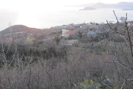 Prelepa parcela blizu Kuće
