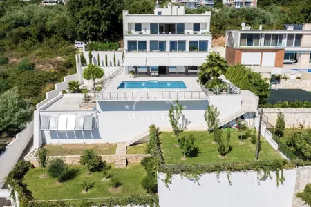 Premium villa with stunning sea views