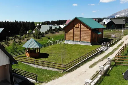 Selling a wooden house in Žabljak