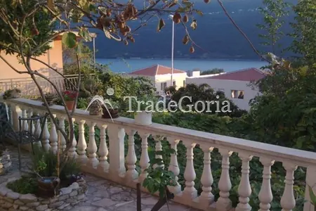 Zu verkaufen: 3-stöckiges Haus an der Küste von Montenegro!