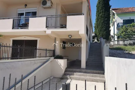 Part of a house for sale in Radovichi