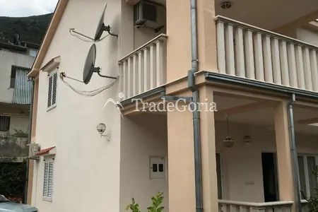 Zweistöckiges Haus zum Verkauf in Prcanj, erbaut im Jahr 2009