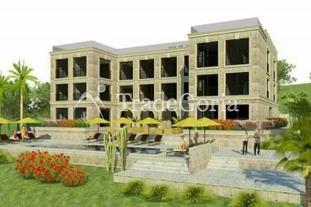 Na prodaju: Nedovršen hotel u Budvi