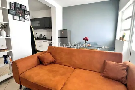 Ein-Zimmer-Wohnung zum Verkauf in Dobra Voda, Montenegro.